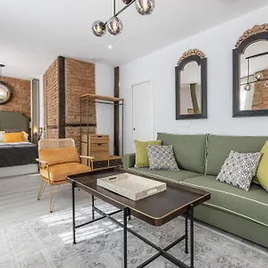 https://apartamentos-puerta-elvira-suites-3000.es-andalucia.com